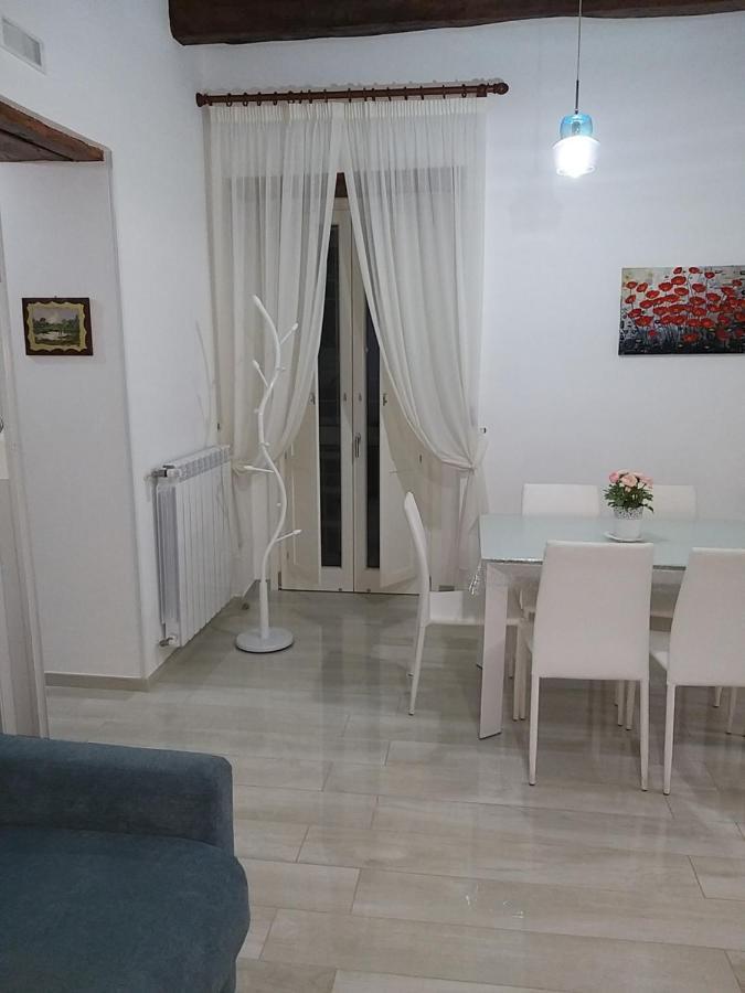 Al Teatro Verdi Luxury Apartment Salerno Luaran gambar