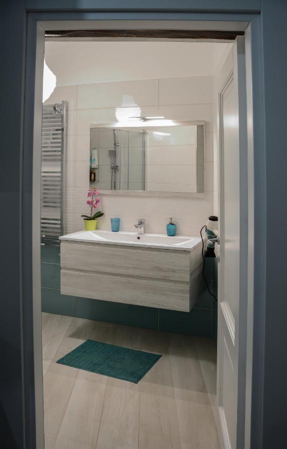 Al Teatro Verdi Luxury Apartment Salerno Luaran gambar