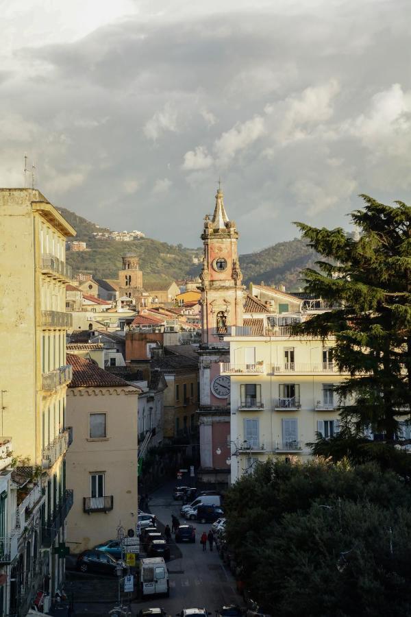 Al Teatro Verdi Luxury Apartment Salerno Luaran gambar