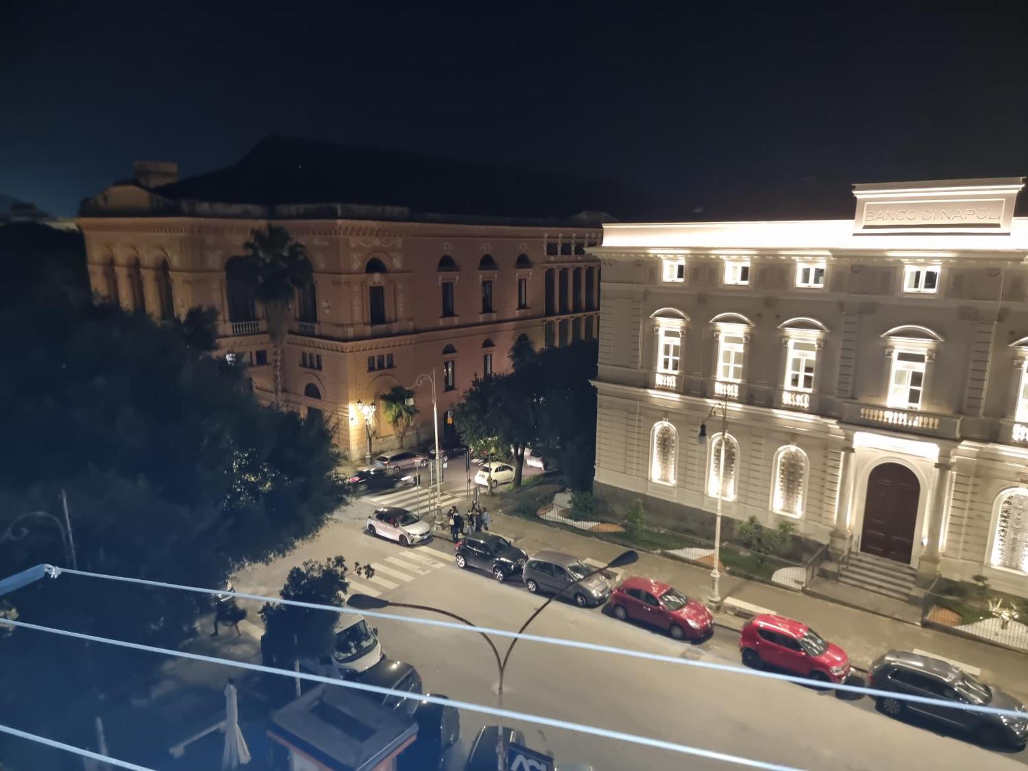 Al Teatro Verdi Luxury Apartment Salerno Luaran gambar