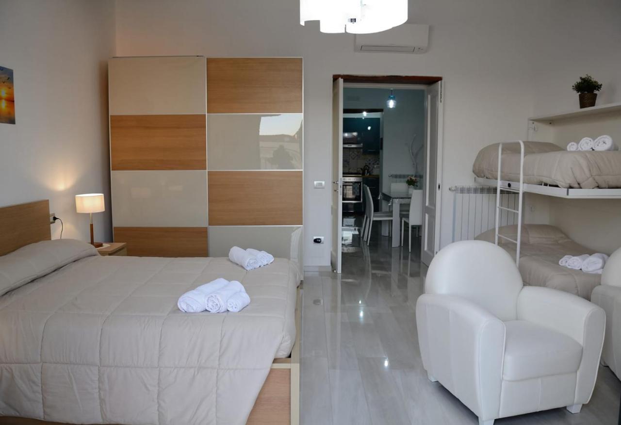 Al Teatro Verdi Luxury Apartment Salerno Luaran gambar