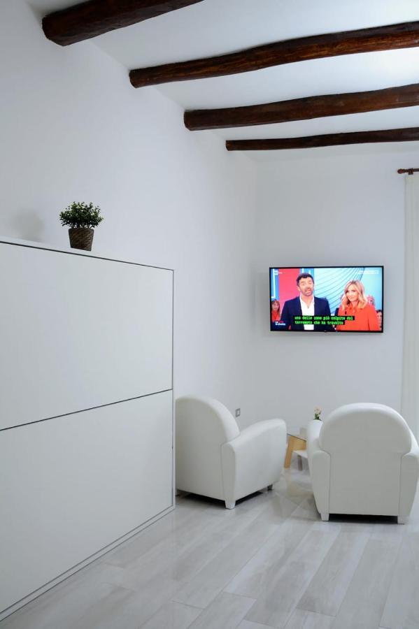 Al Teatro Verdi Luxury Apartment Salerno Luaran gambar