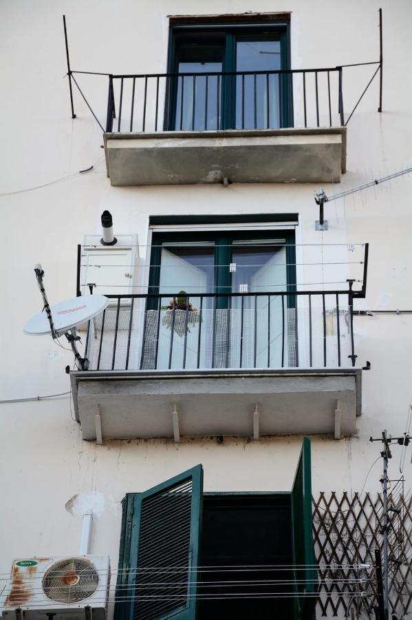 Al Teatro Verdi Luxury Apartment Salerno Luaran gambar
